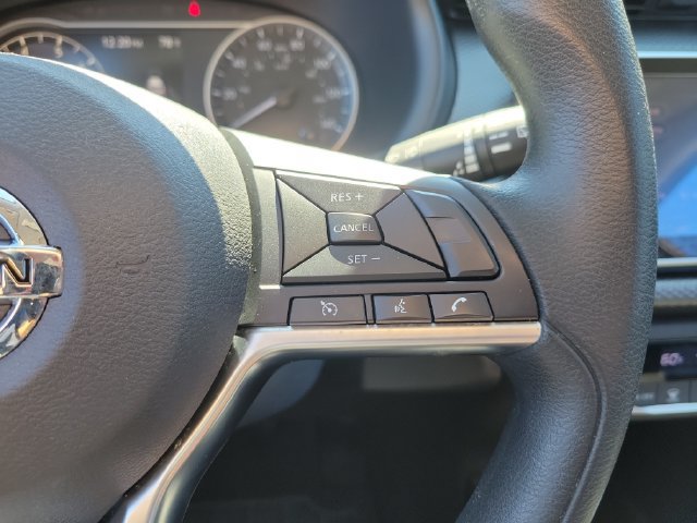 Used 2018 Nissan Kicks SV FWD image 27
