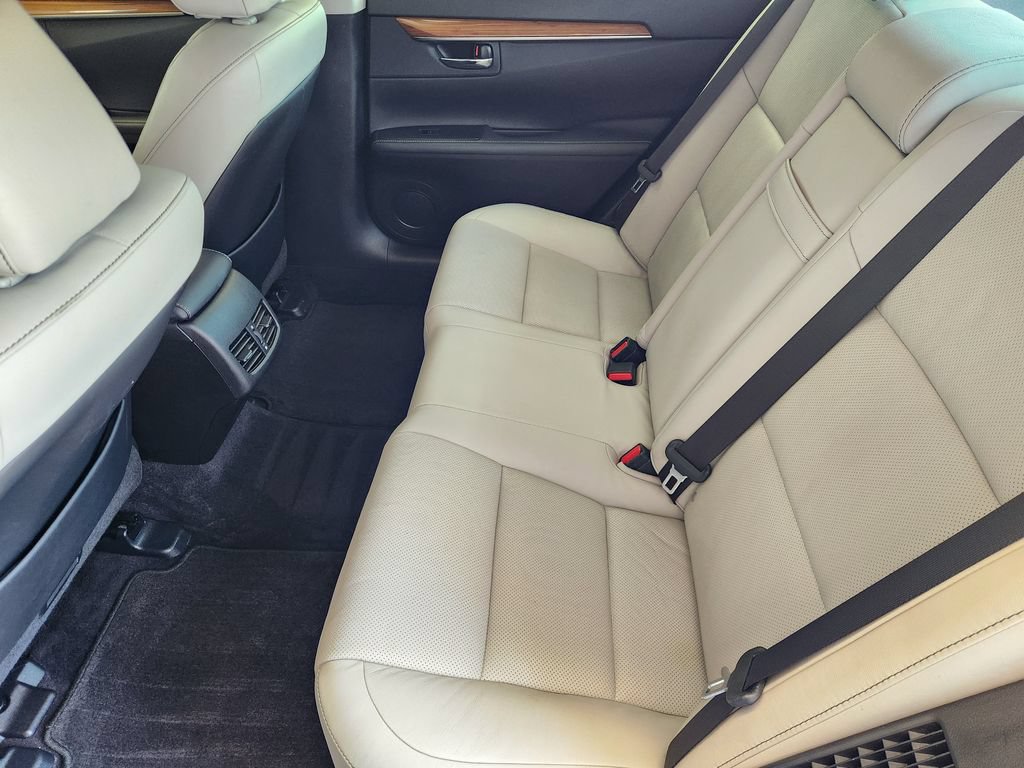 Used 2013 Lexus ES 300h w/ Luxury Pkg FWD image 32