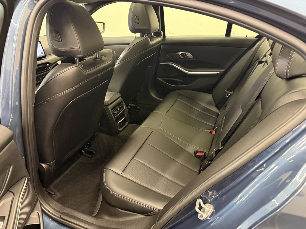 Used 2025 BMW 330i xDrive Sedan w/ Convenience Package AWD/4WD image 25