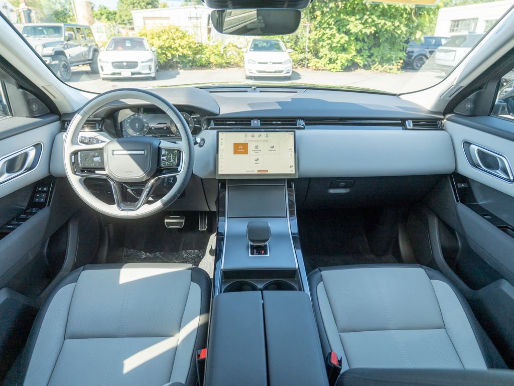 New 2025 Land Rover Range Rover Velar Dynamic SE image 17