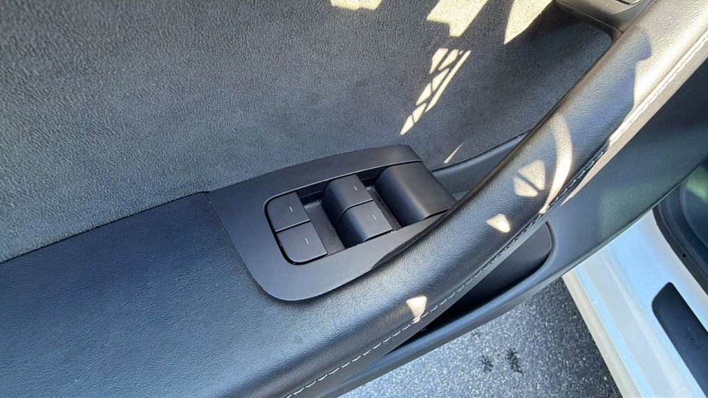 Used 2023 Tesla Model 3 Standard Range image 19