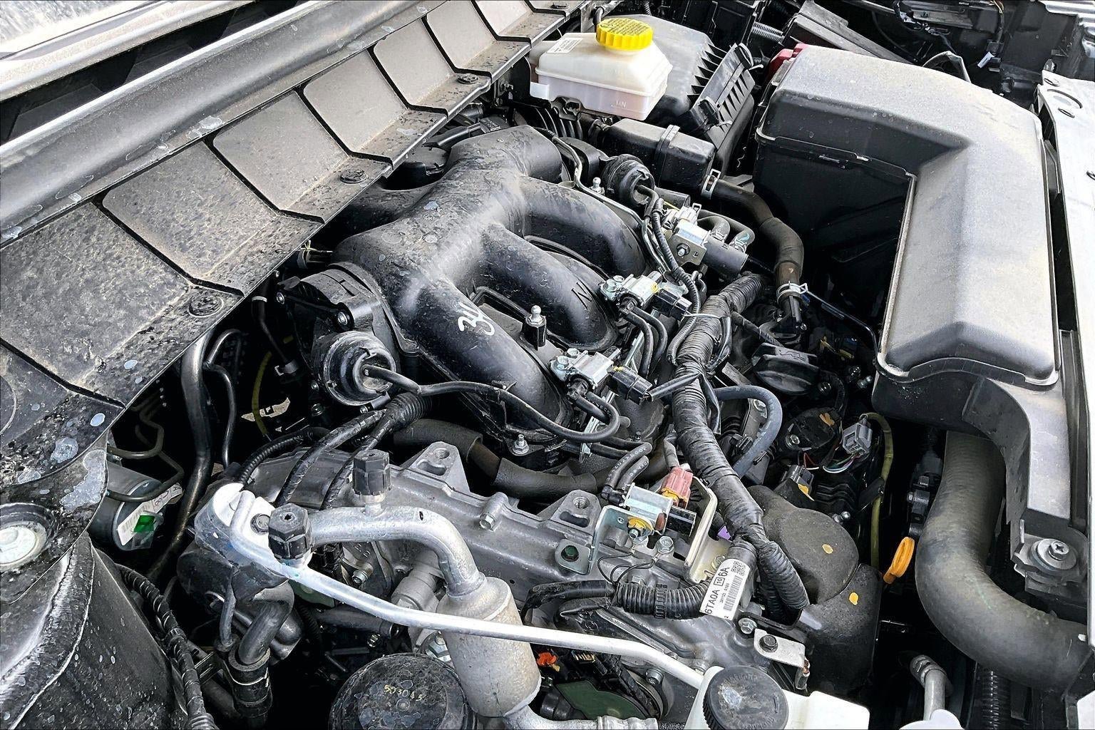 Used 2025 Nissan Pathfinder S AWD/4WD image 32
