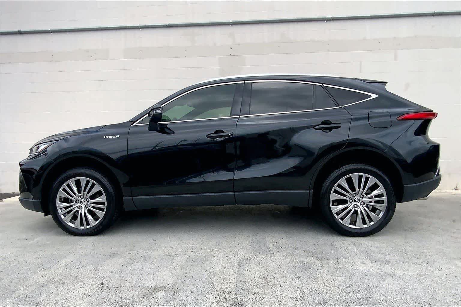 Used 2021 Toyota Venza XLE w/ Softex Package AWD/4WD image 3