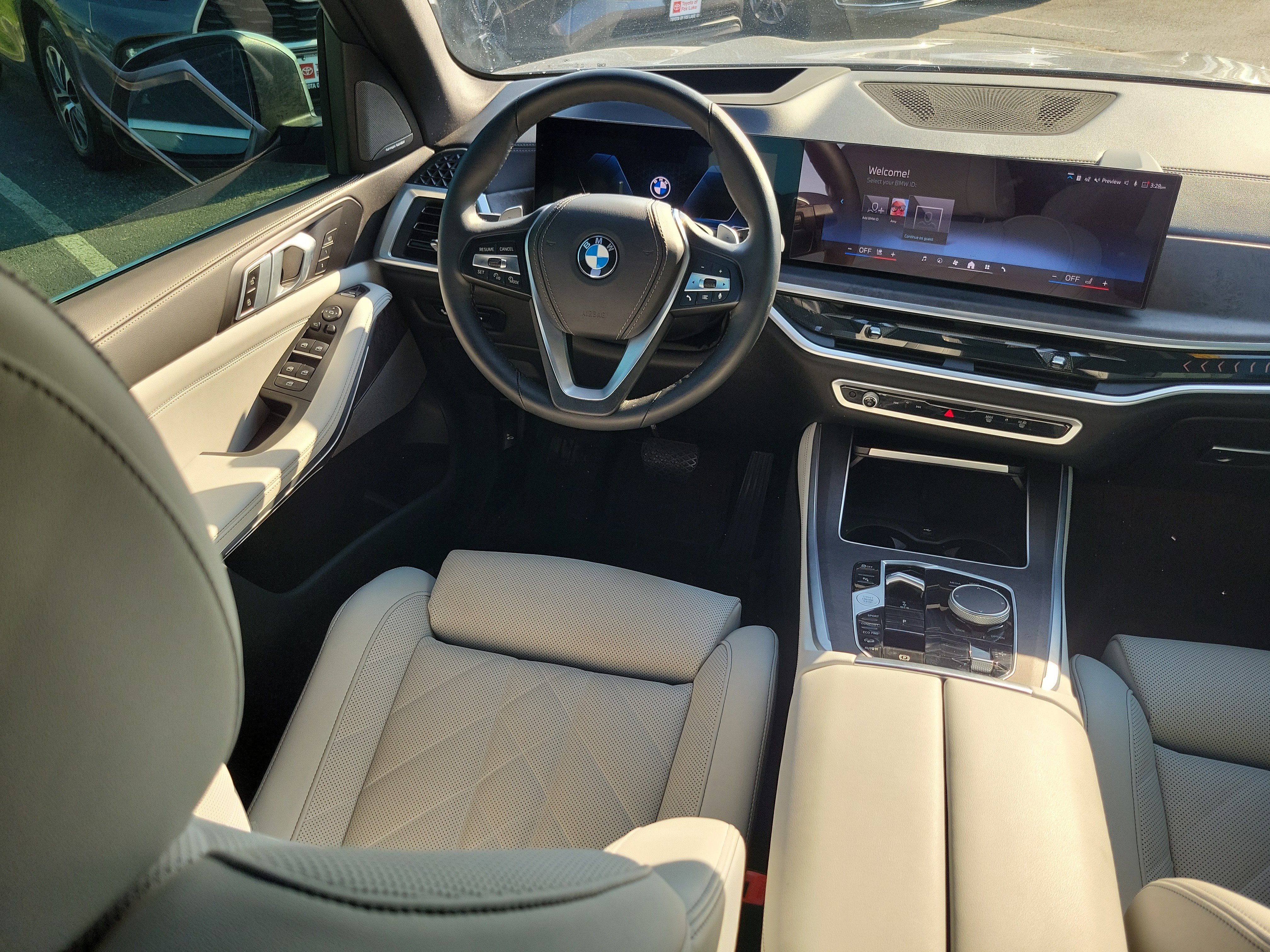 Used 2025 BMW X5 xDrive40i w/ Premium Package image 16