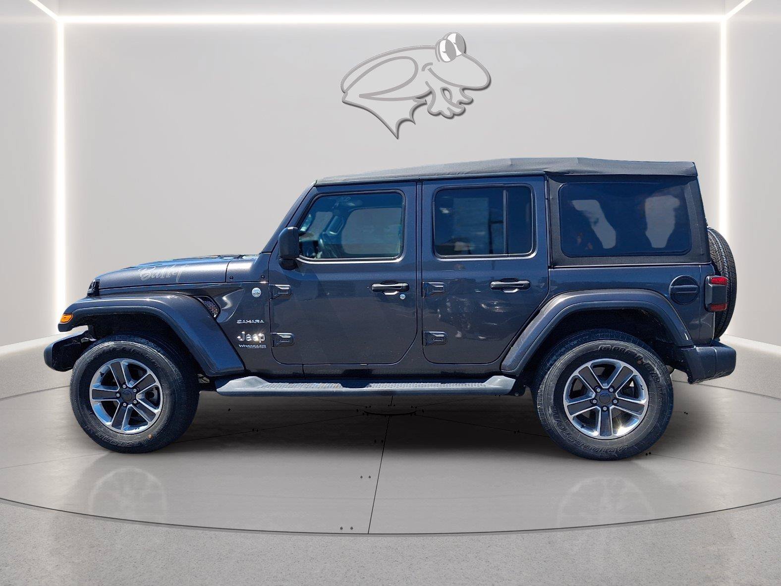 Used 2021 Jeep Wrangler Unlimited Sahara w/ LED Lighting Group AWD/4WD image 2