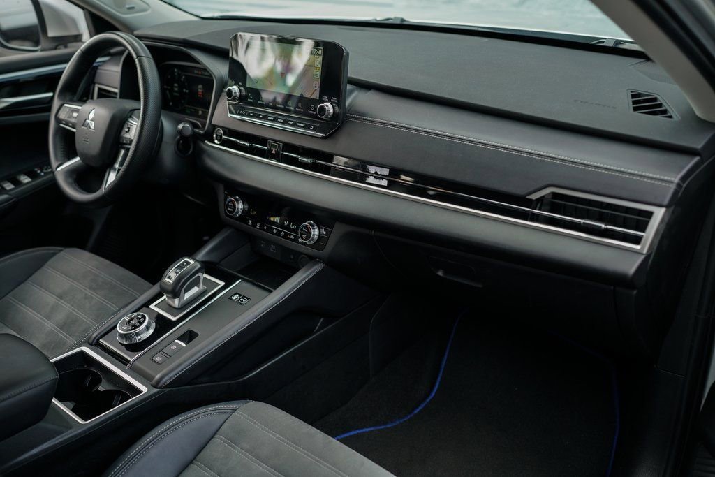 Used 2023 Mitsubishi Outlander LE image 21