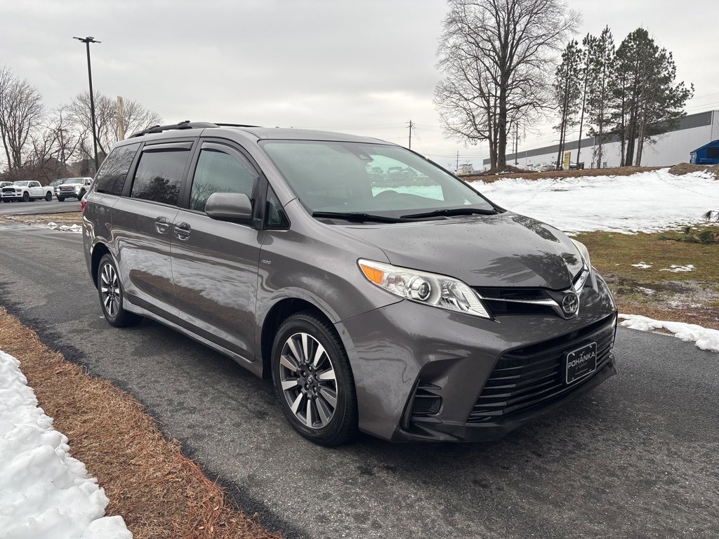 Used 2018 Toyota Sienna LE image 4
