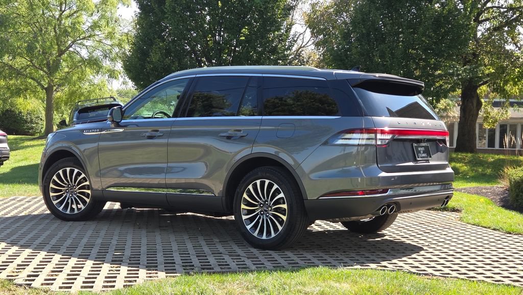 Used 2023 Lincoln Aviator AWD w/ Premium Package image 8