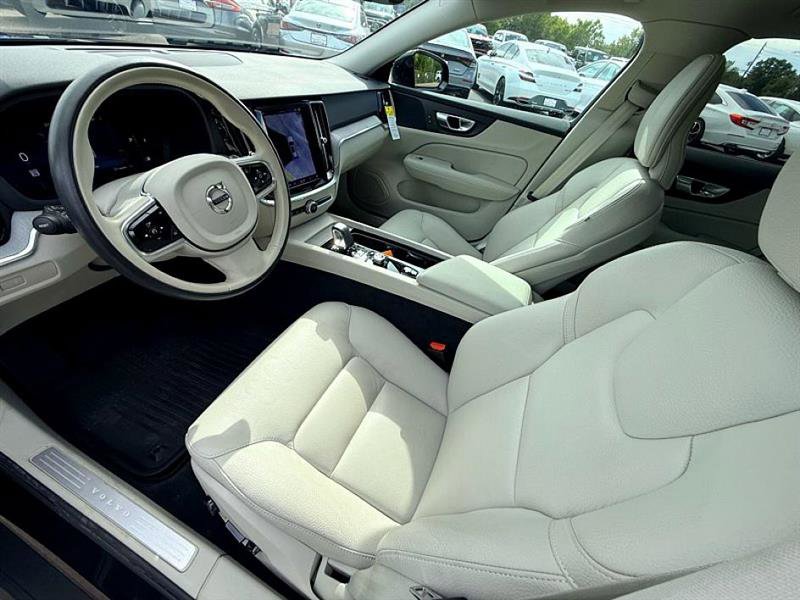 Used 2024 Volvo V60 B5 Cross Country Plus image 16