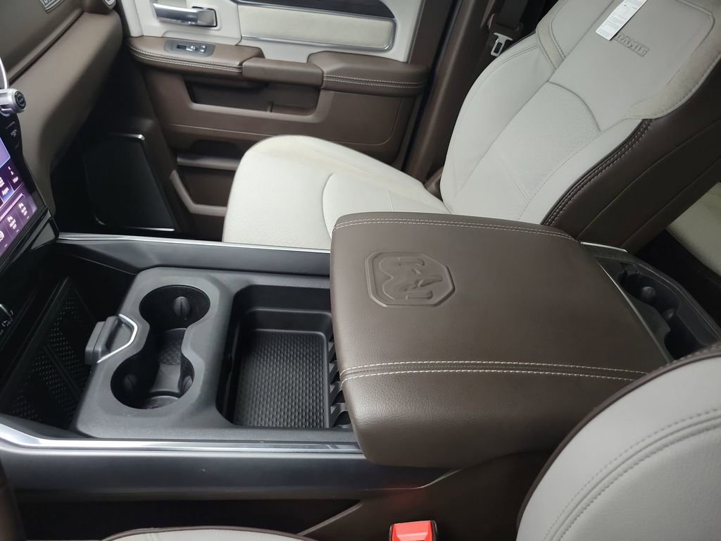 Used 2025 RAM 2500 Laramie AWD/4WD image 28