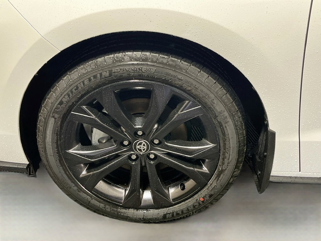 New 2026 Toyota Sienna XSE FWD image 11