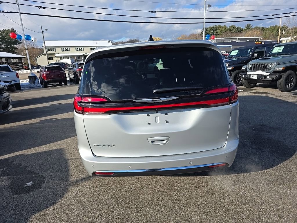 New 2026 Chrysler Pacifica Select image 6