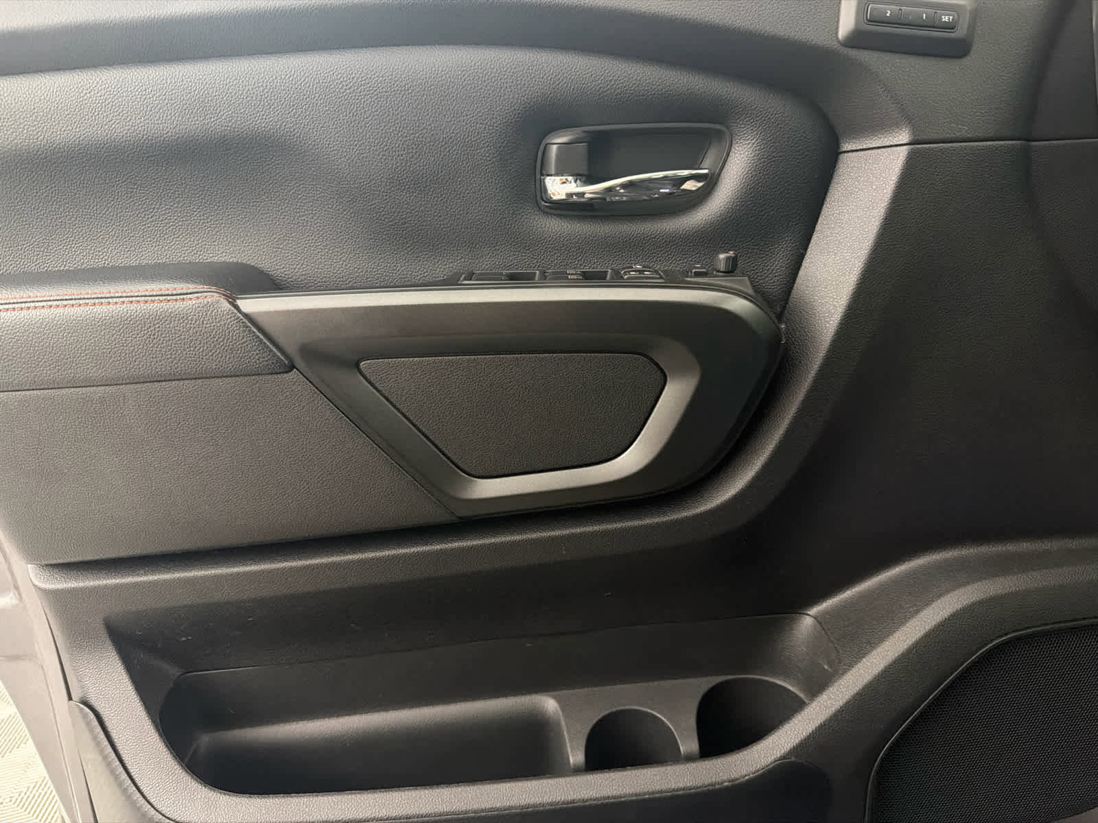 Used 2024 Nissan Titan PRO-4X w/ Pro-4x Convenience Package image 22