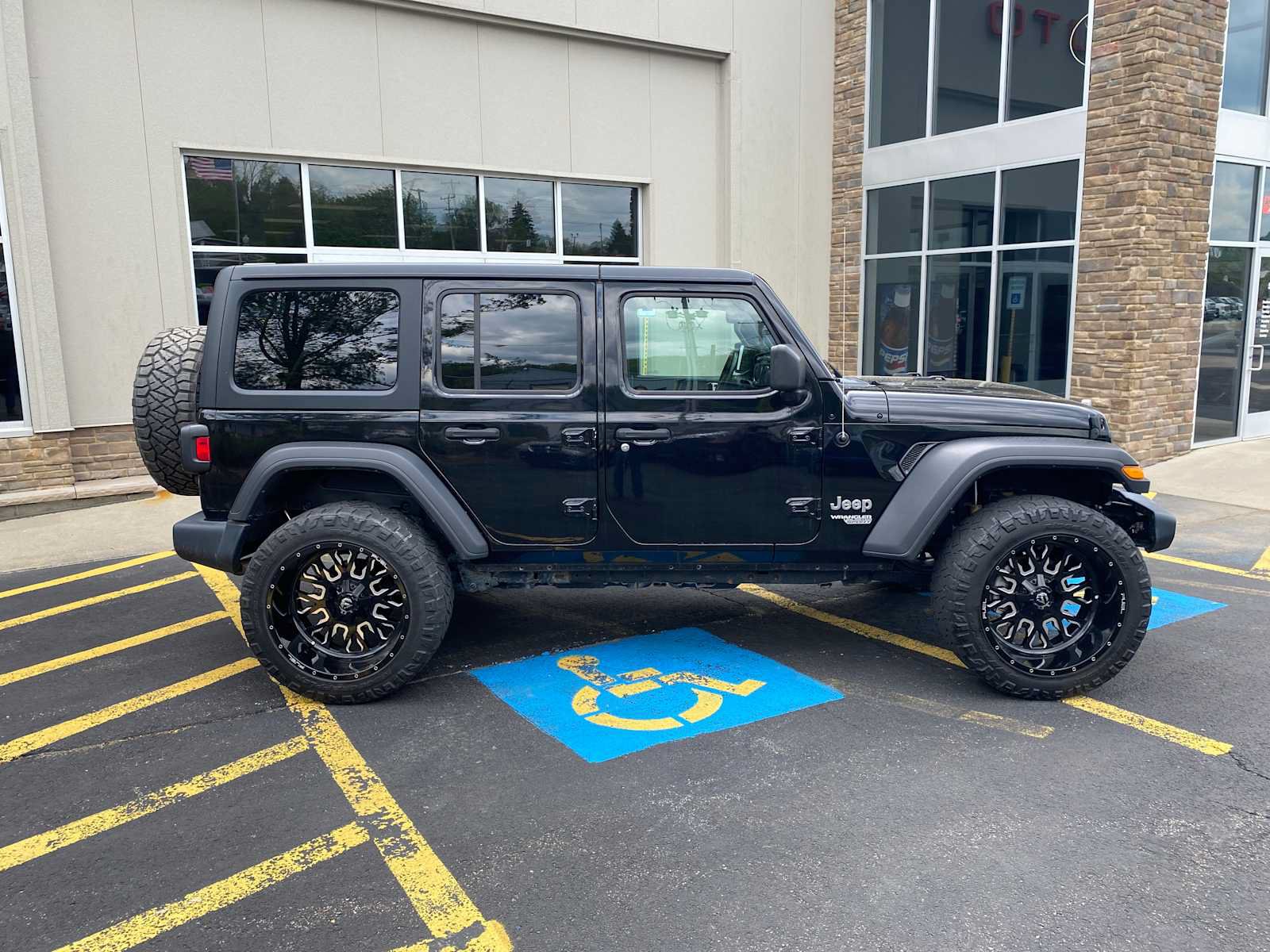 Used 2019 Jeep Wrangler Unlimited Sport S AWD/4WD image 14