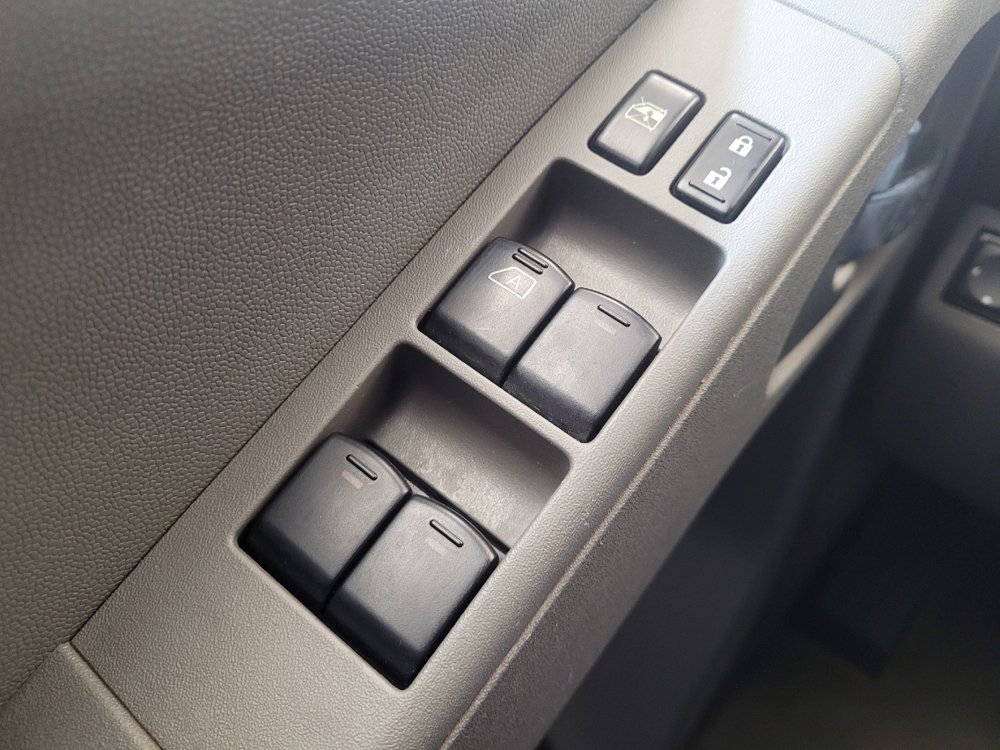 Used 2016 Nissan Frontier SV image 27