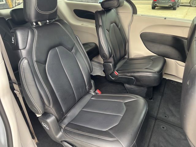 Used 2024 Chrysler Pacifica Touring-L image 14