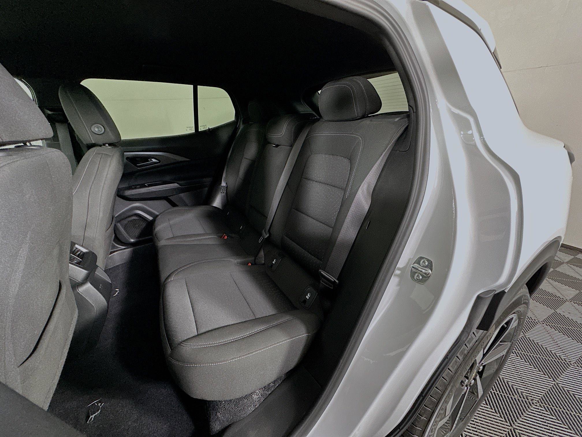 Used 2025 Chevrolet Equinox EV LT image 25