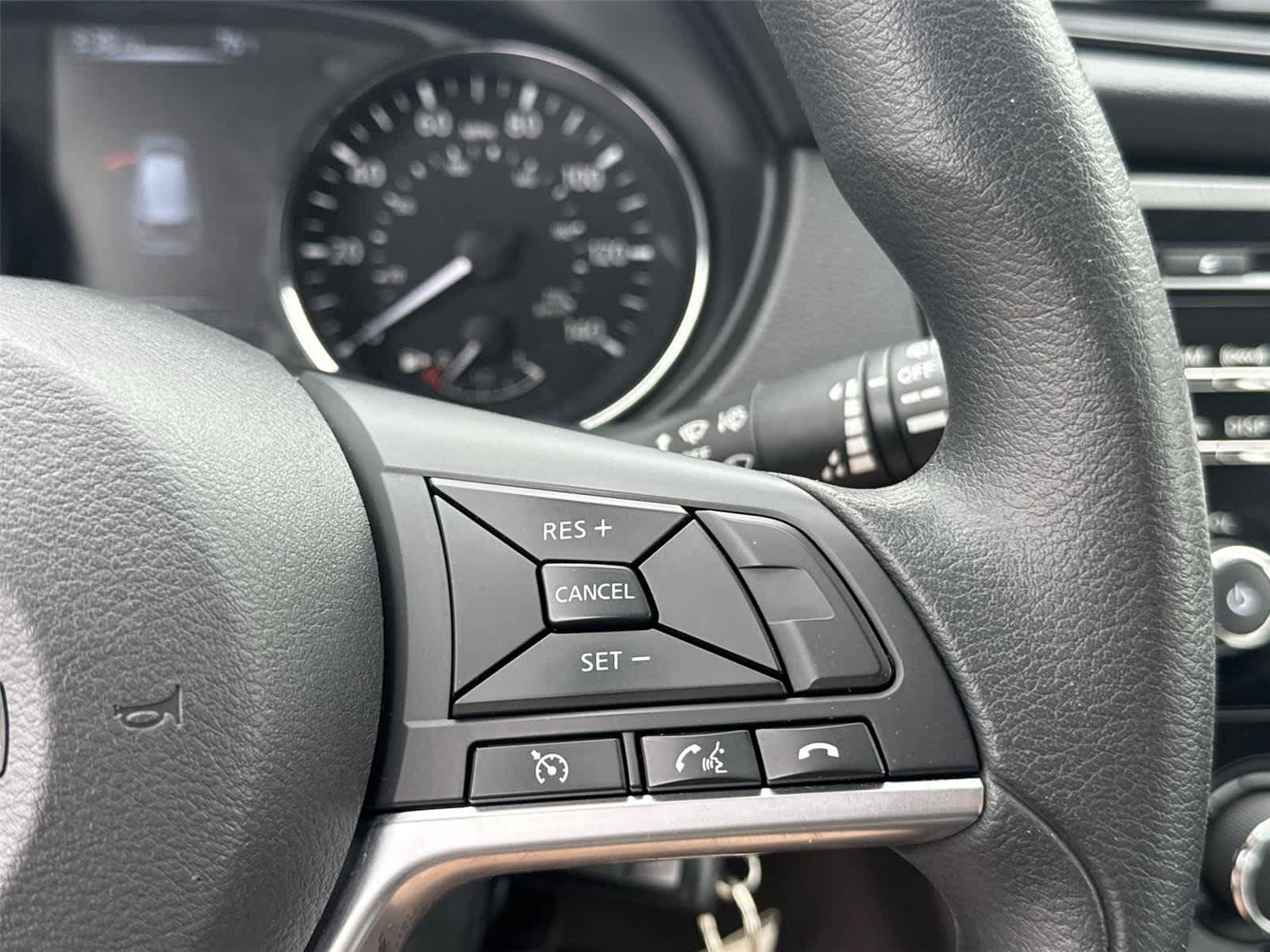 Used 2017 Nissan Rogue S AWD/4WD image 16