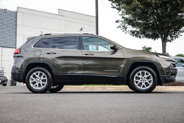 Used 2015 Jeep Cherokee Latitude w/ Comfort/Convenience Group AWD/4WD image 11