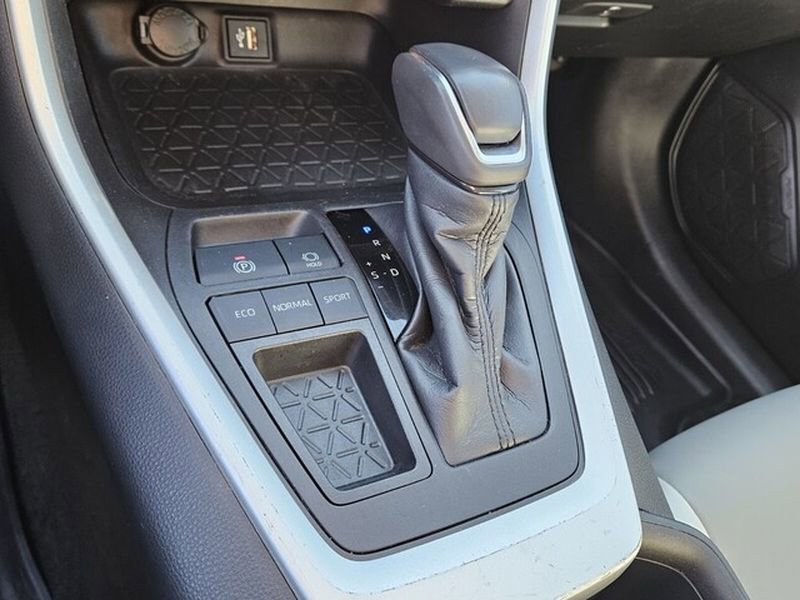 Used 2023 Toyota RAV4 XLE Premium image 26