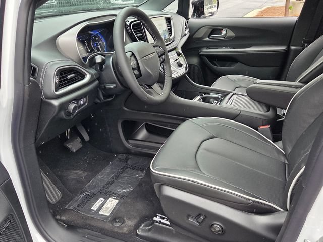 New 2027 Chrysler Pacifica Limited w/ S Appearance Package FWD image 15