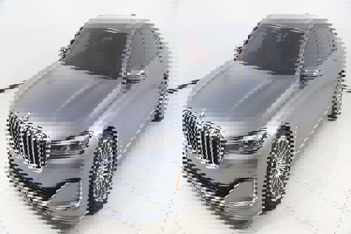 Used 2022 BMW ALPINA B7 xDrive w/ Luxury Rear Seating Package image 39