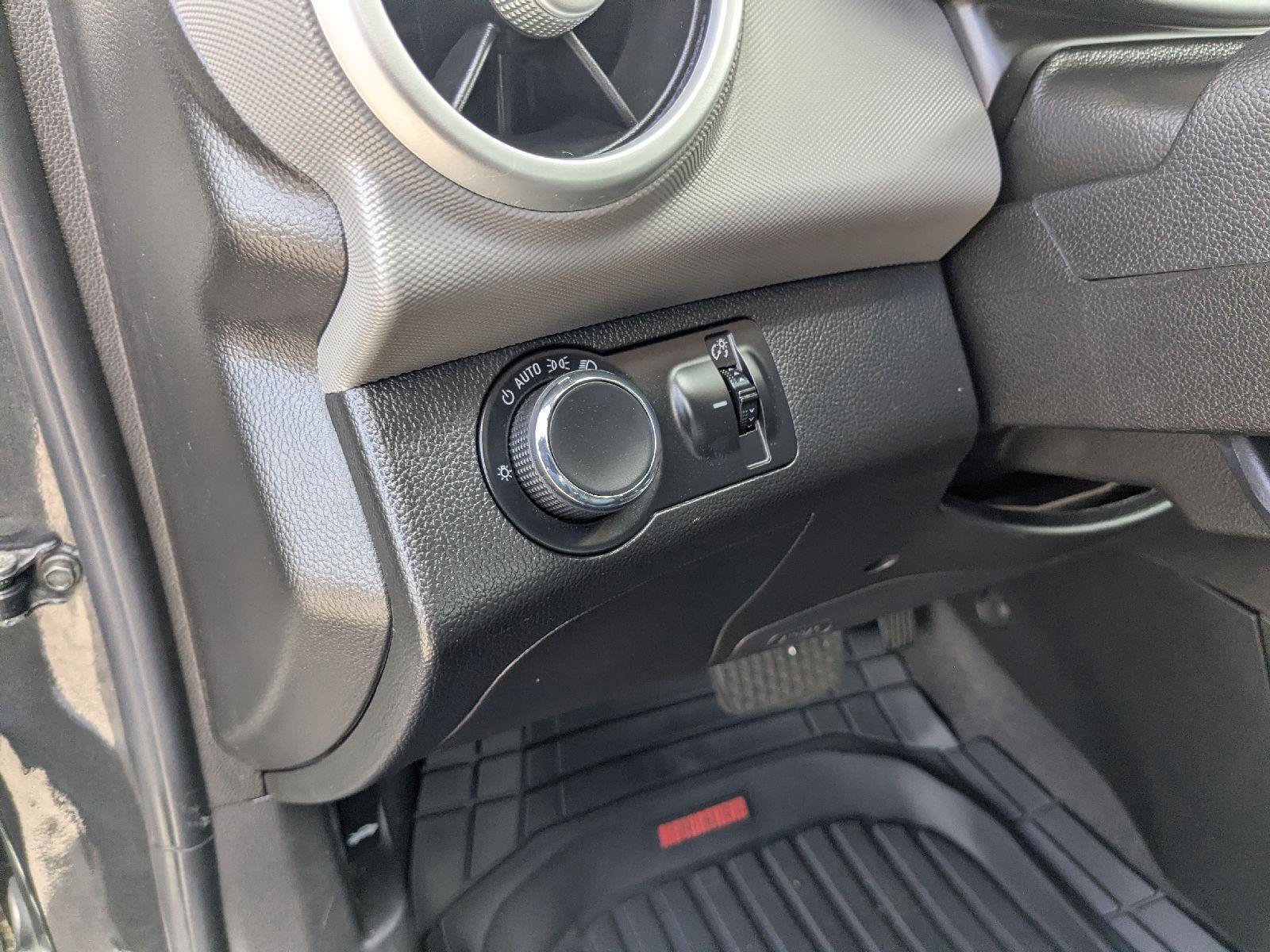 Used 2020 Chevrolet Sonic Premier FWD image 20