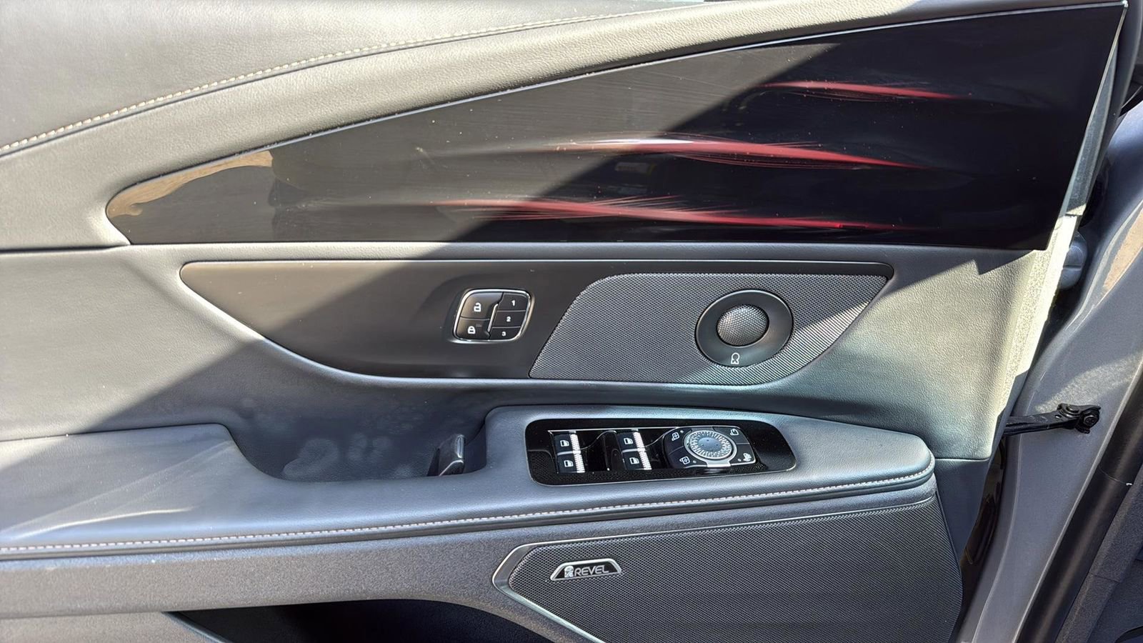 Certified 2024 Lincoln Nautilus Reserve w/ Equipment Group 202A image 12