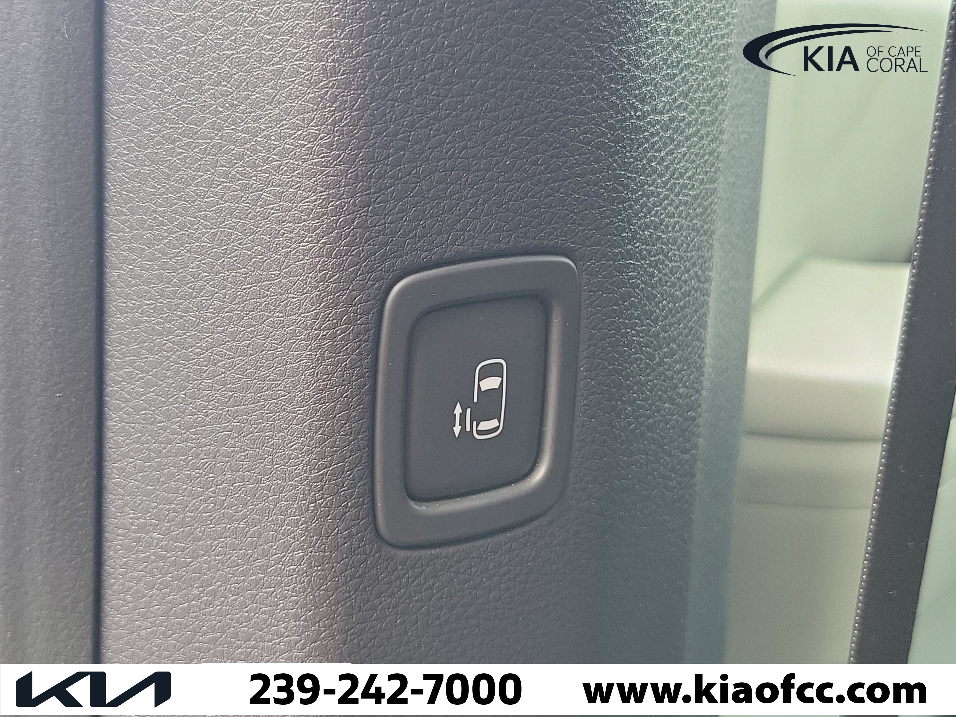 Certified 2023 Kia Carnival LX FWD image 20