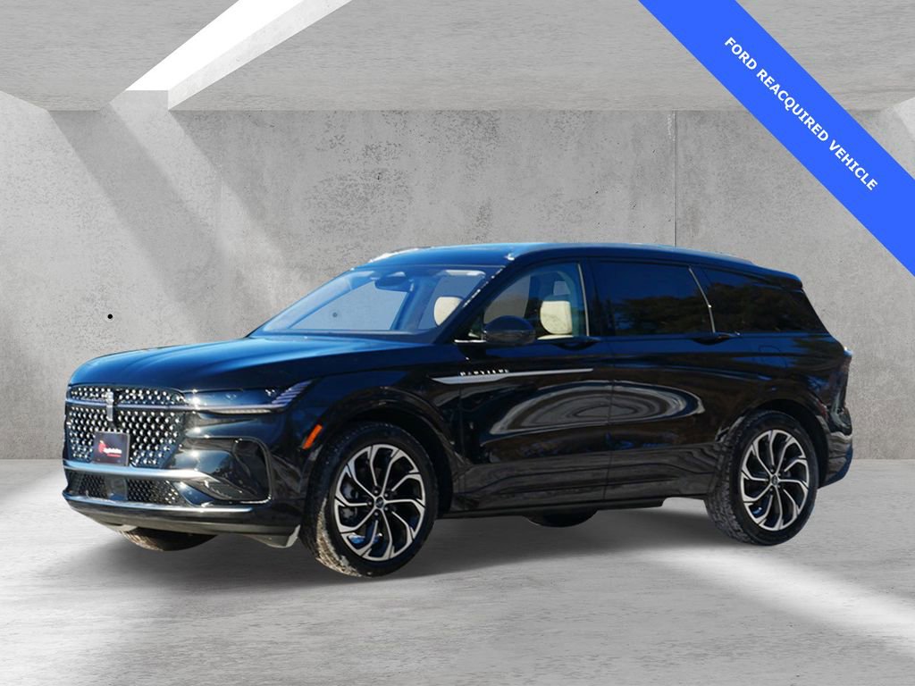 Used 2025 Lincoln Nautilus Reserve image 6