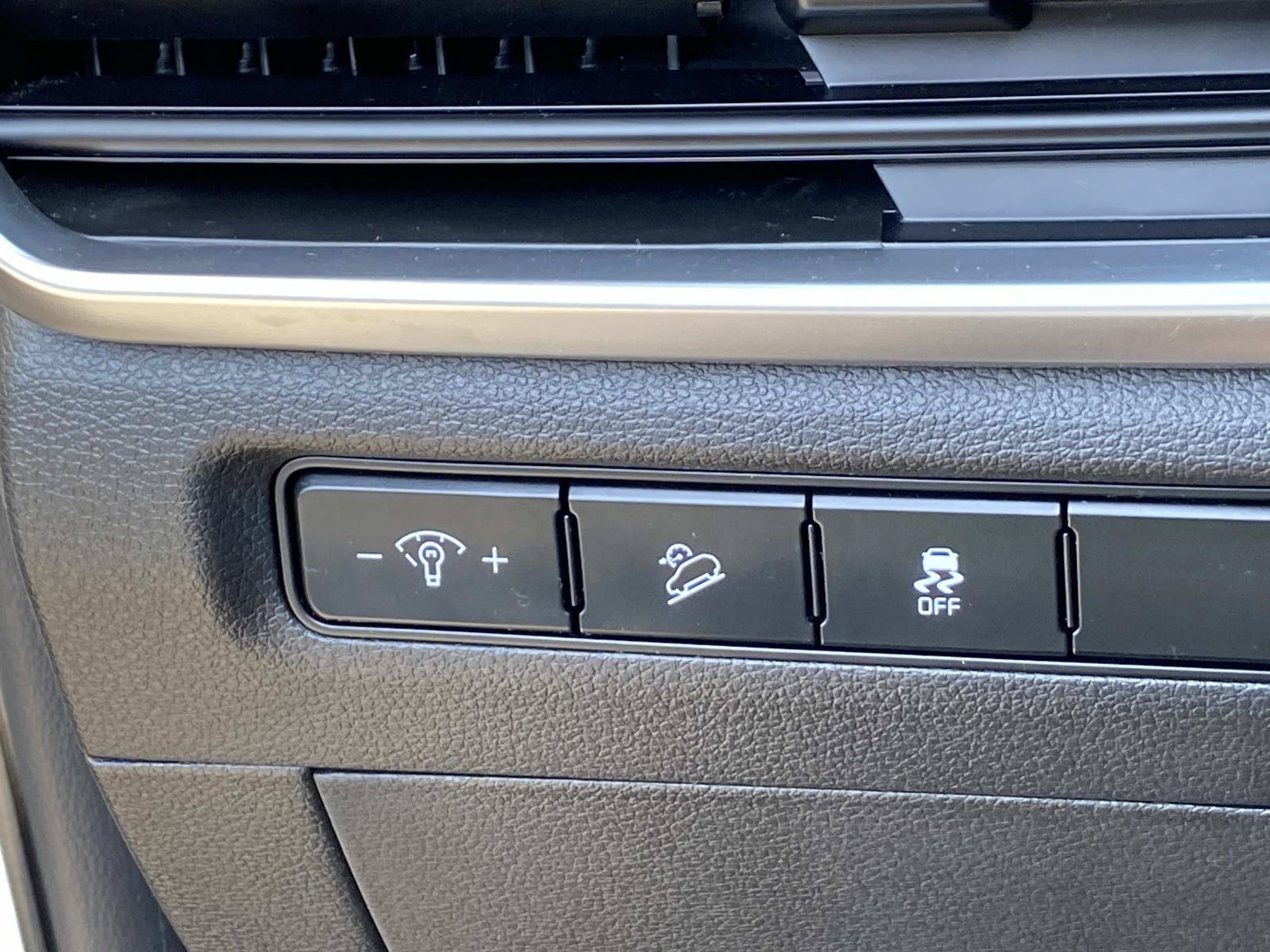 Used 2024 Kia Telluride LX AWD/4WD image 19