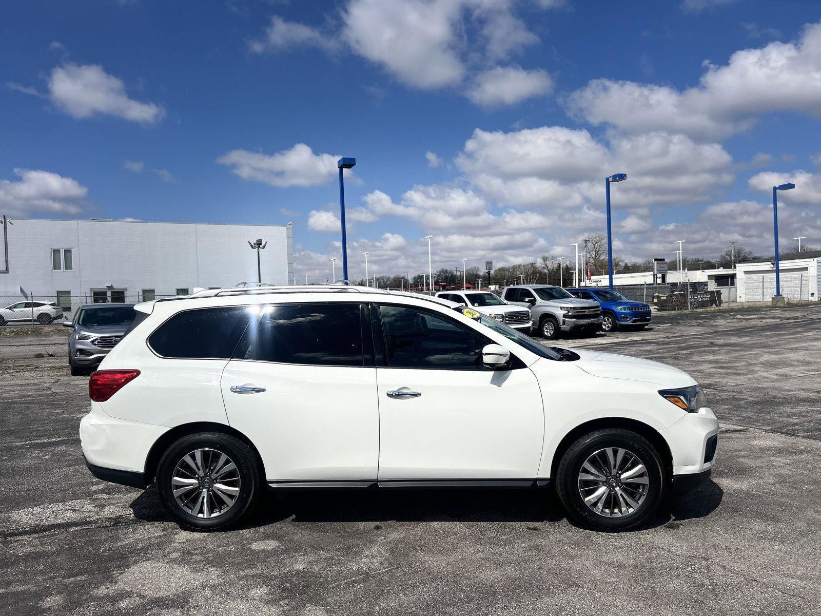 Used 2019 Nissan Pathfinder SL AWD/4WD image 4