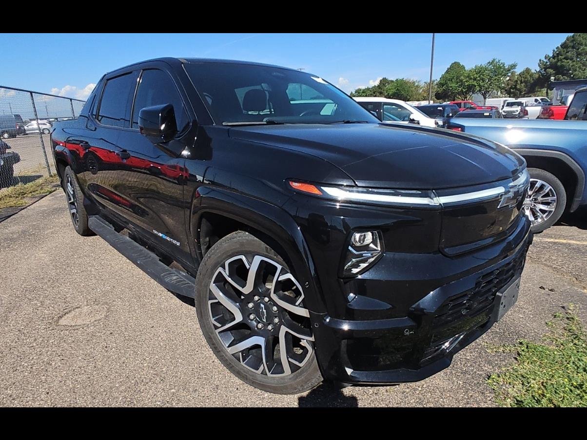 Used 2024 Chevrolet Silverado EV RST AWD/4WD image 14