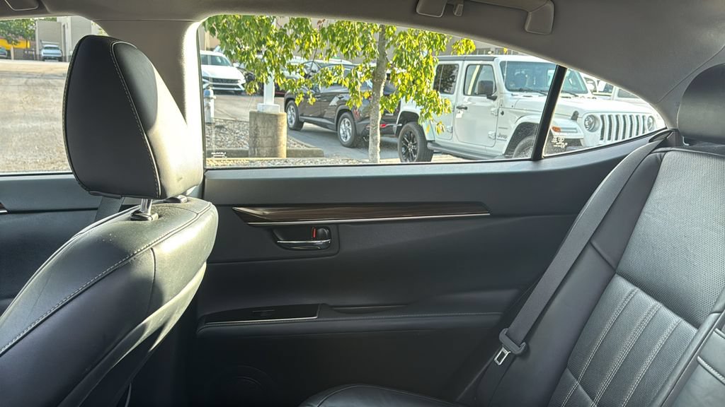Used 2017 Lexus ES 350 w/ Luxury Package FWD image 30