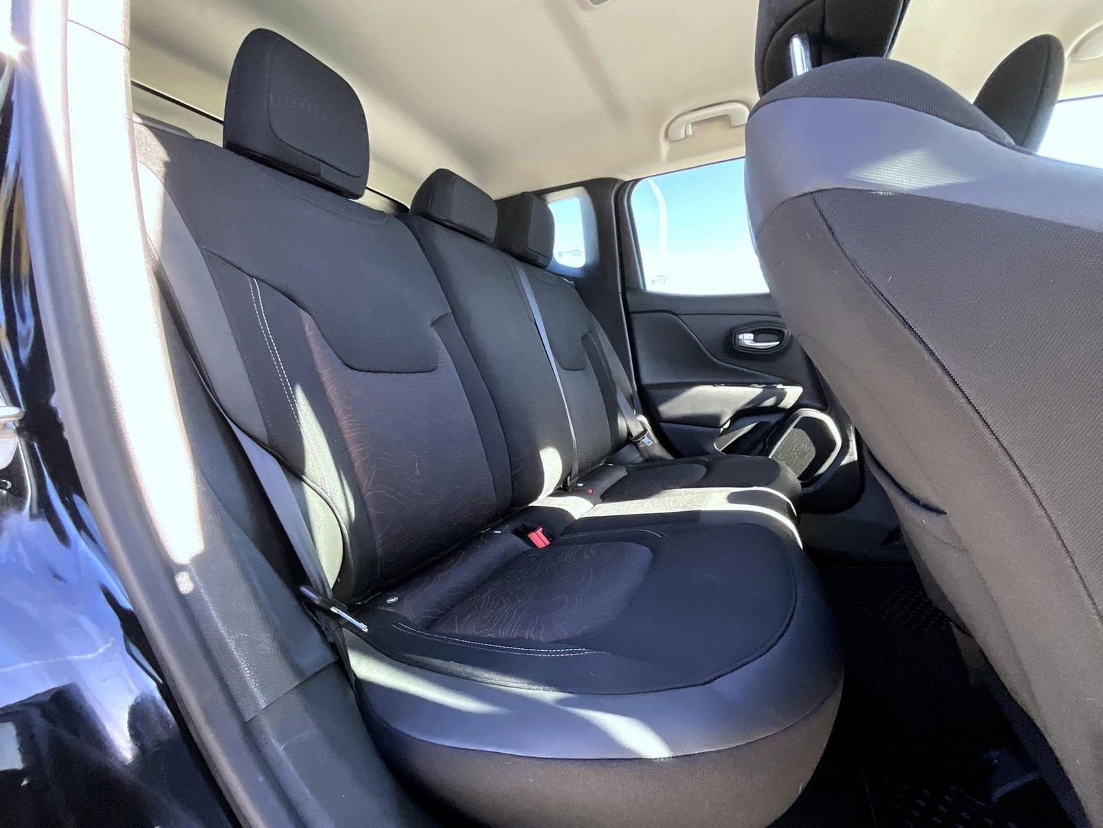 Used 2023 Jeep Renegade Latitude image 20