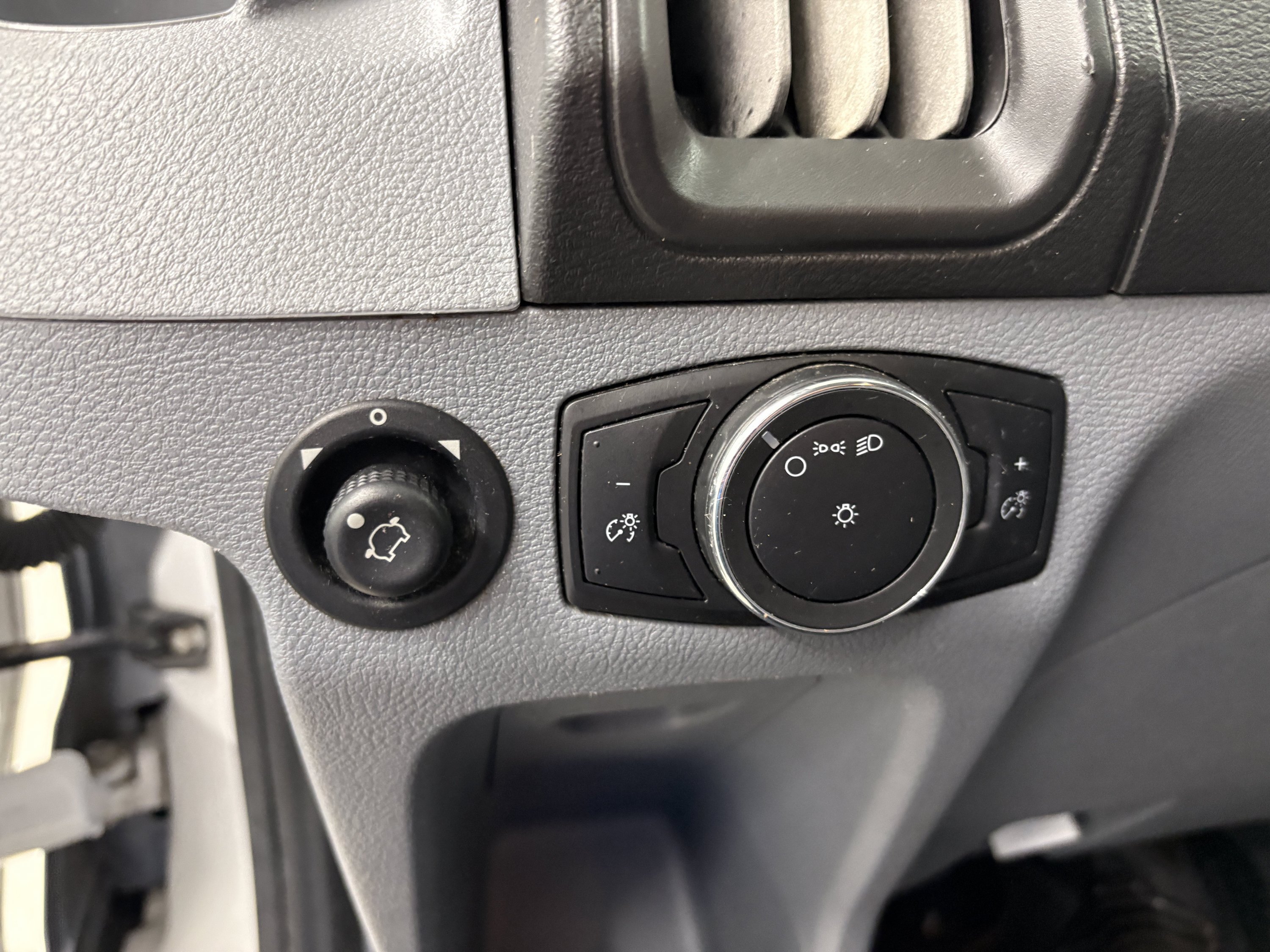 Used 2018 Ford Transit 350 XL RWD image 12