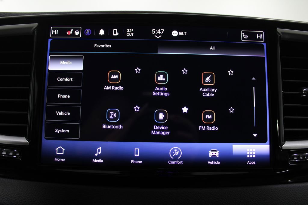 Used 2024 Chrysler Pacifica Touring-L image 47