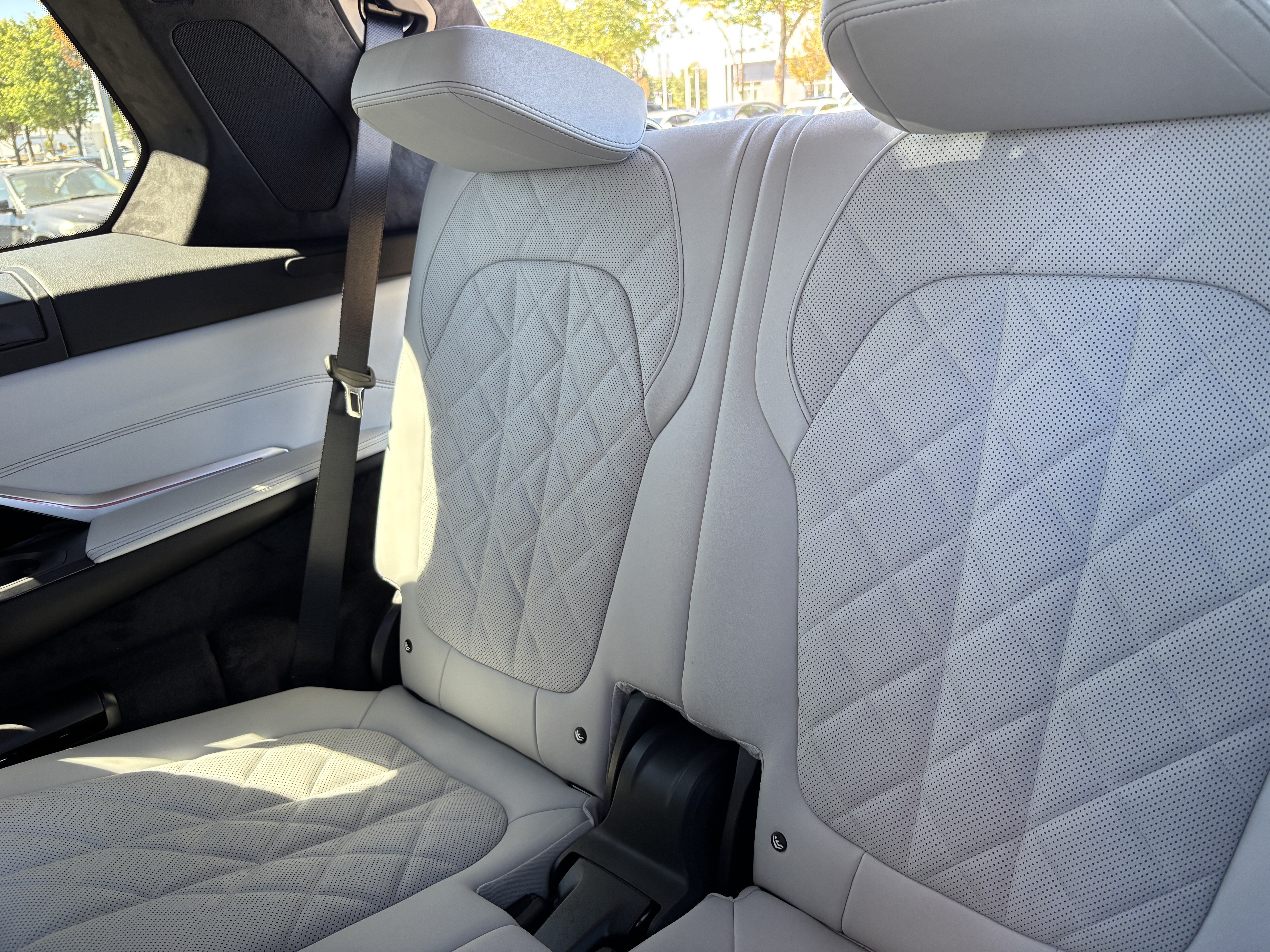 Used 2026 BMW X7 xDrive40i w/ M Sport Package AWD/4WD image 34