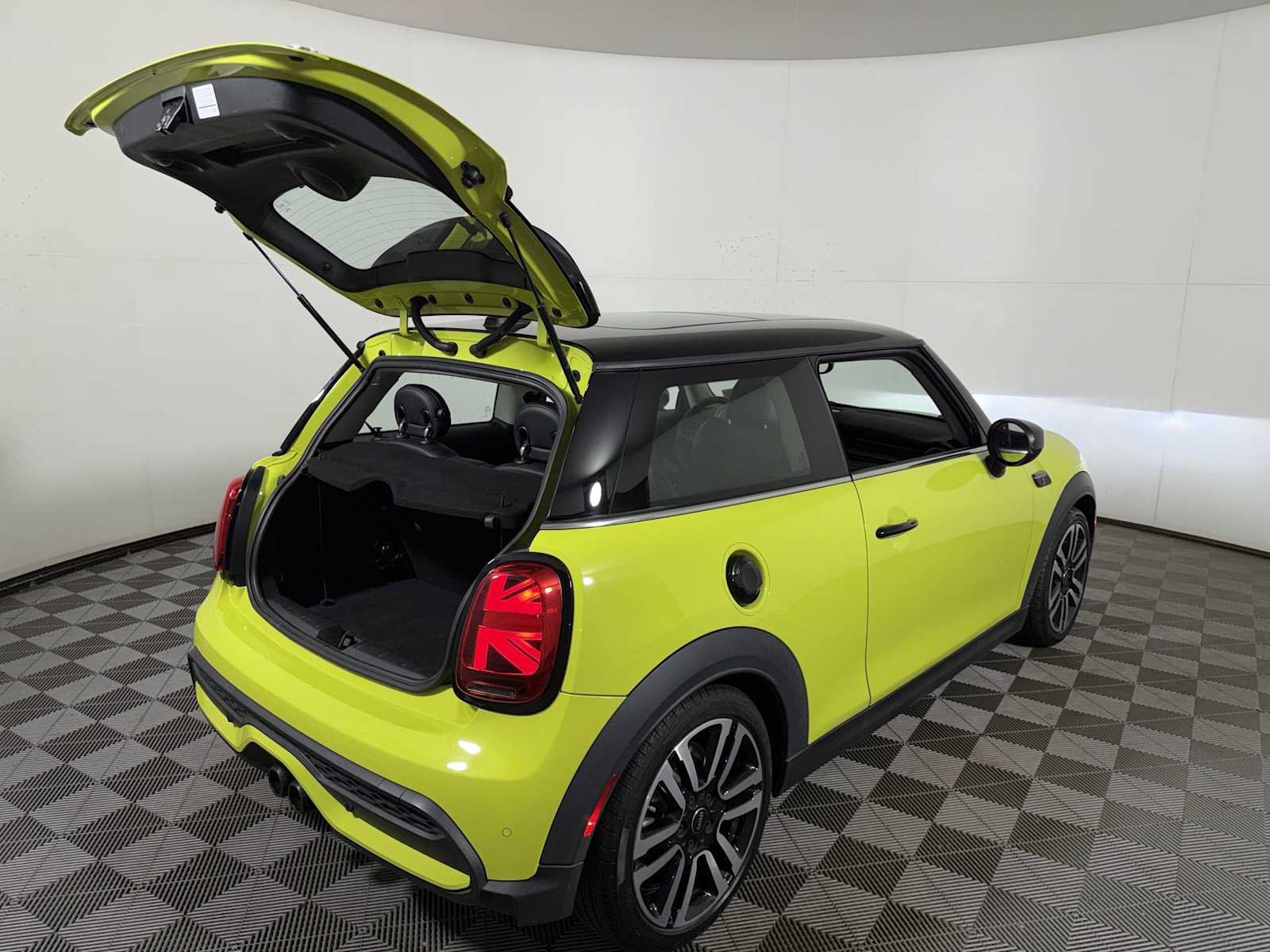 Used 2023 MINI Cooper S w/ Signature Upholstery Package FWD image 23