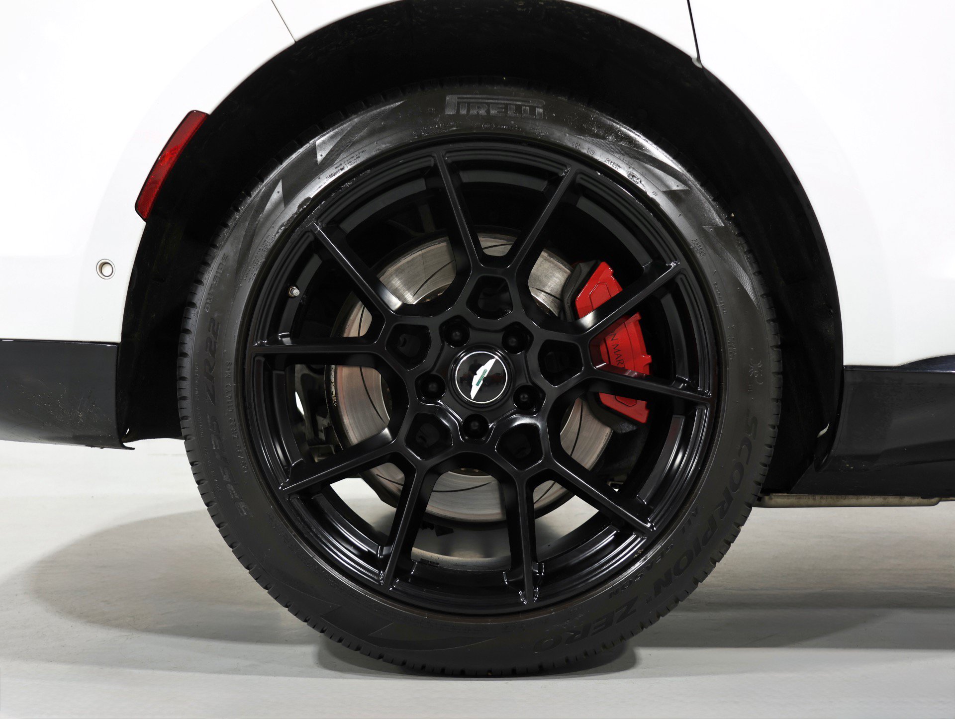 Used 2021 Aston Martin DBX AWD/4WD image 43