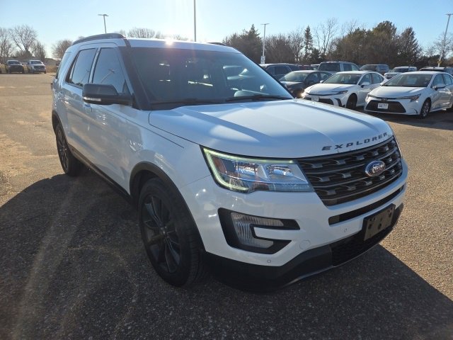 Used 2017 Ford Explorer XLT w/ Equipment Group 202A image 6
