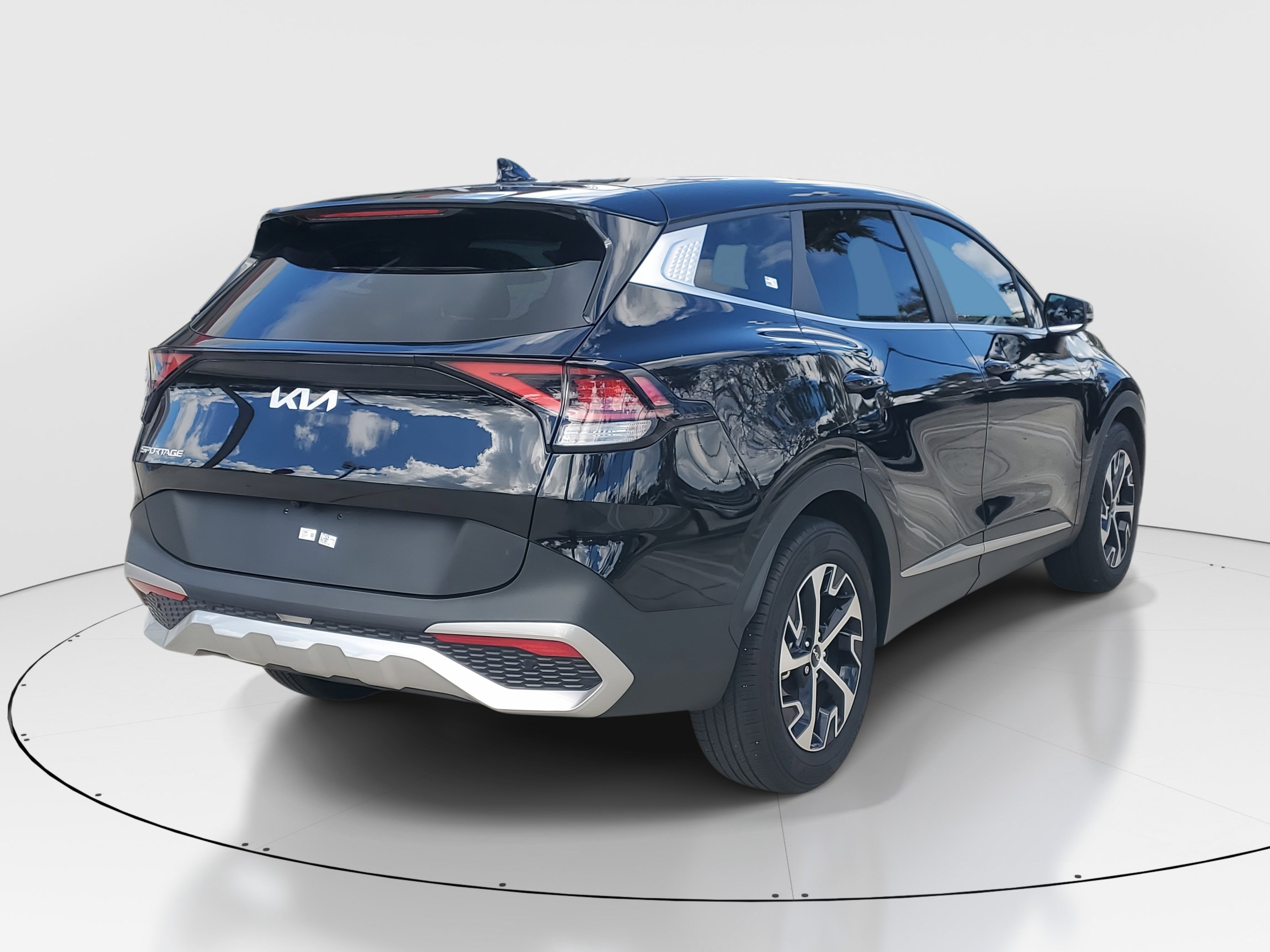 Used 2024 Kia Sportage EX image 3