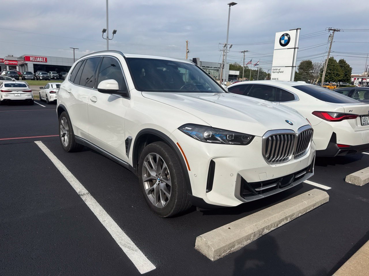 Used 2025 BMW X5 xDrive40i w/ Parking Assistance Package AWD/4WD image 1
