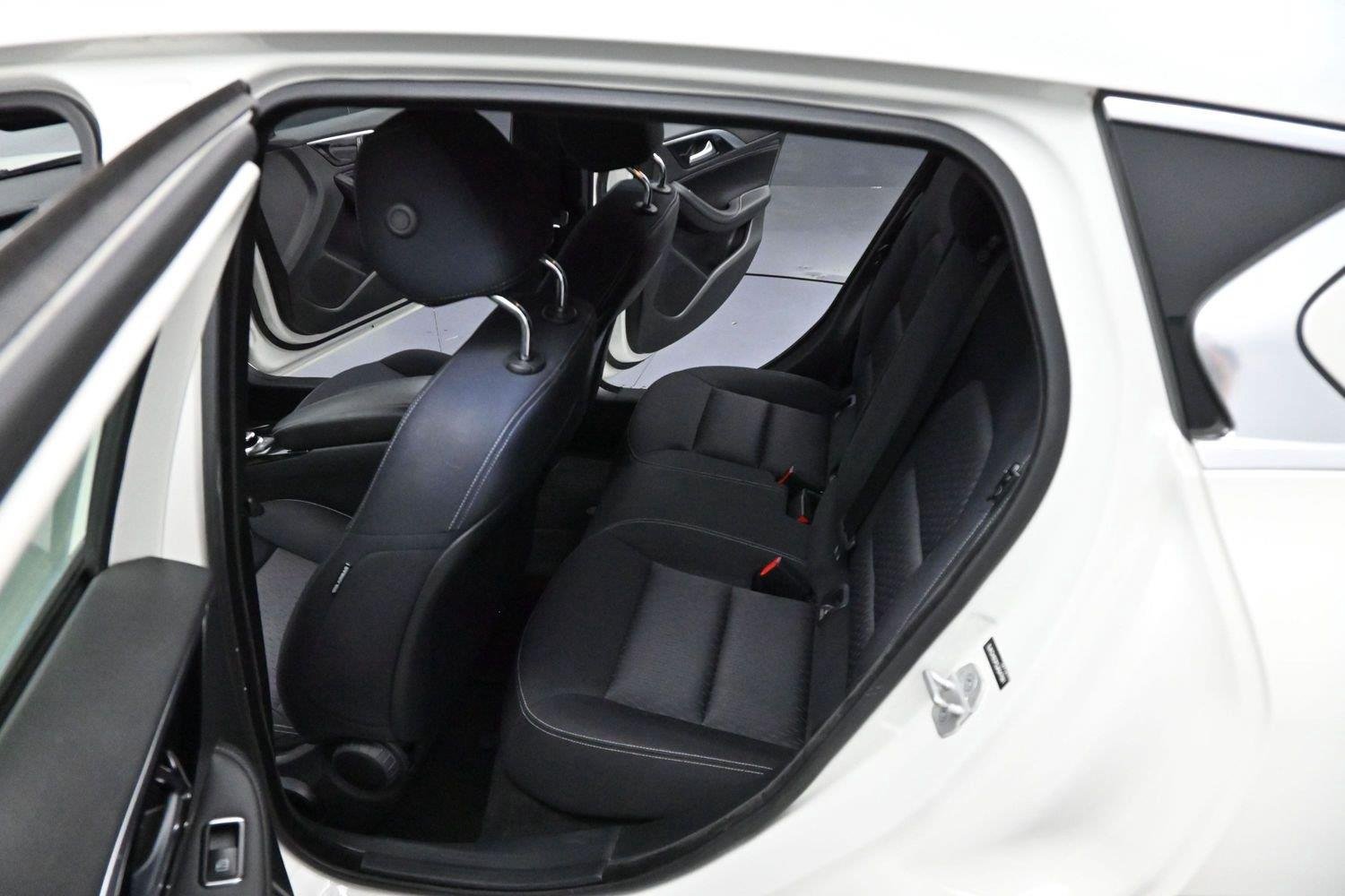 Used 2018 INFINITI QX30 FWD image 27