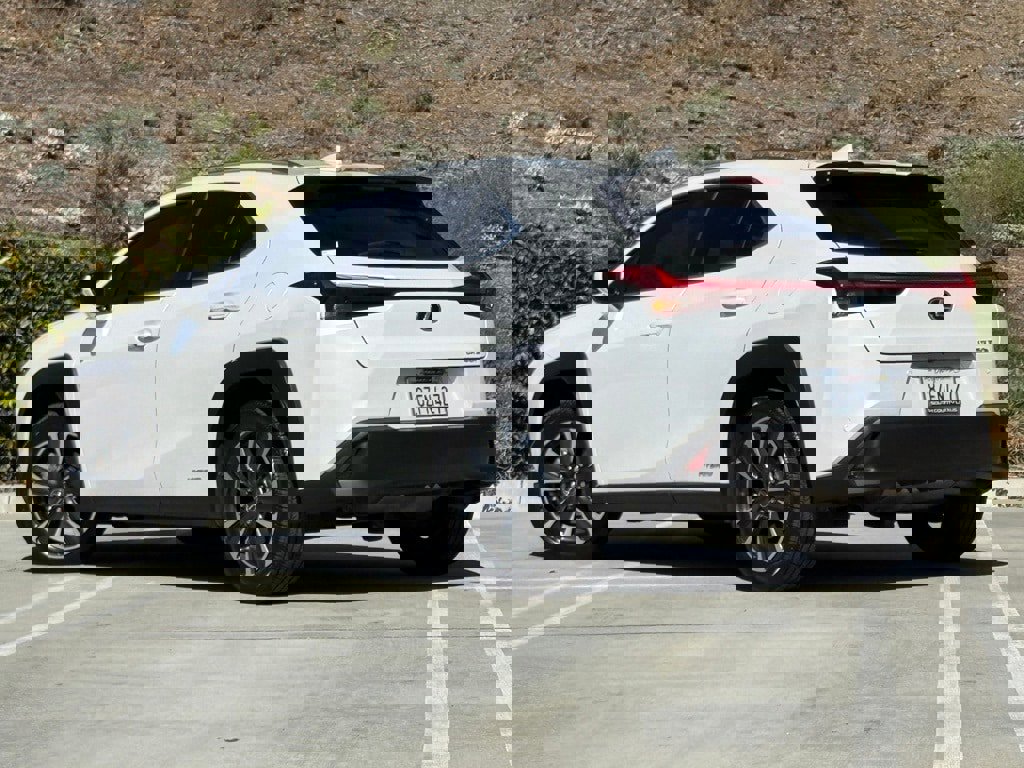 Certified 2022 Lexus UX 250h image 3