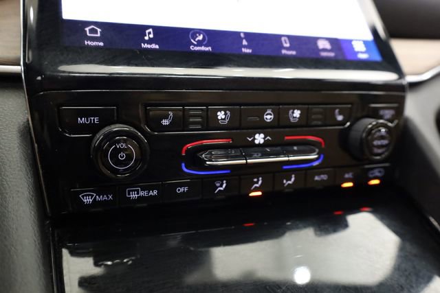 Used 2023 Jeep Grand Cherokee L Summit w/ Luxury Tech Group V AWD/4WD image 23