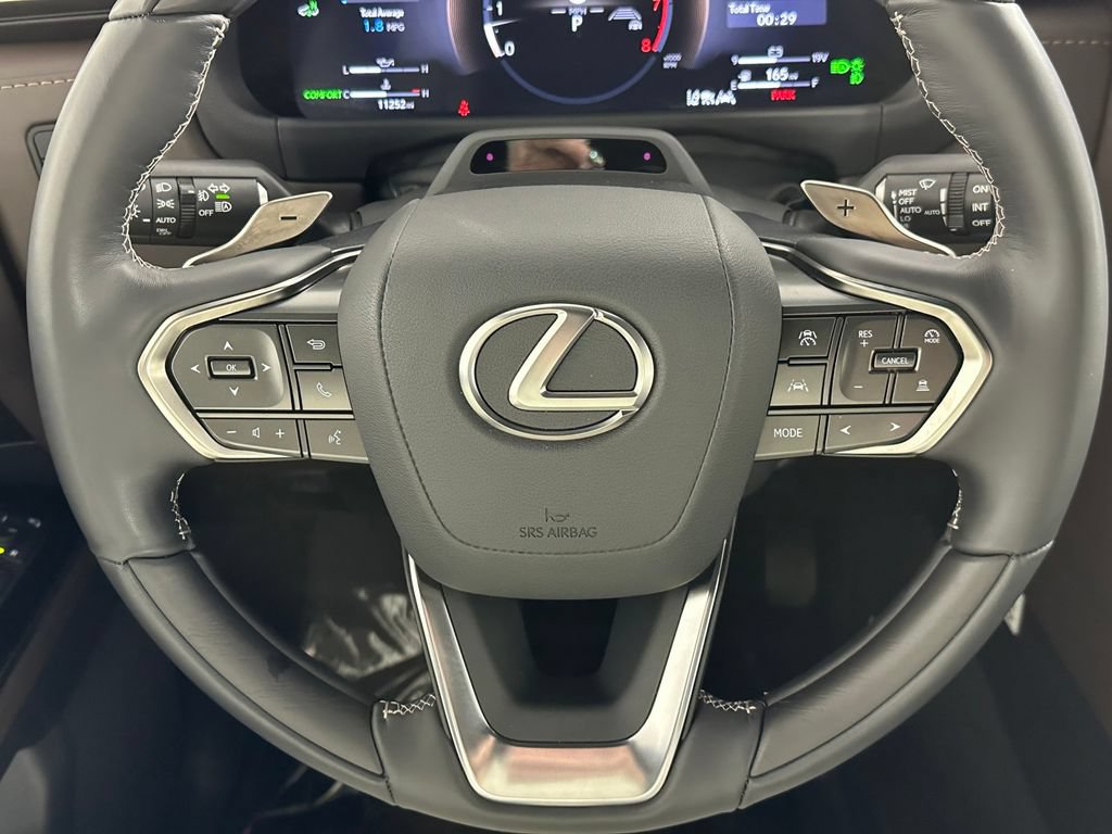 Used 2025 Lexus LX 600 4WD w/ Appearance Package image 31