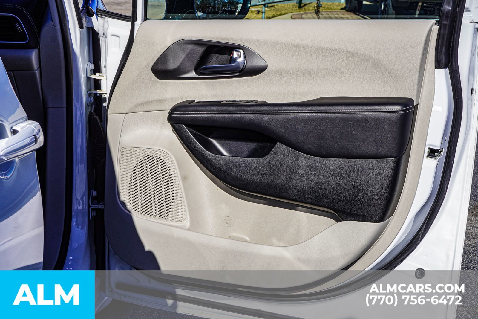 Used 2024 Chrysler Pacifica Select image 50