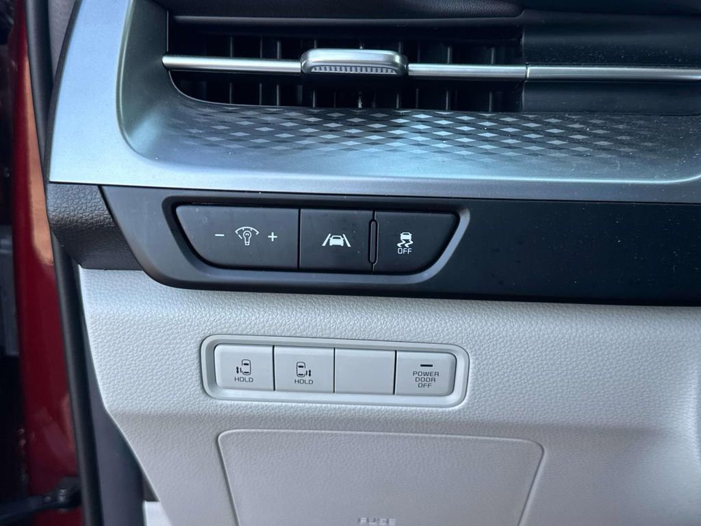Certified 2024 Kia Carnival LX image 27