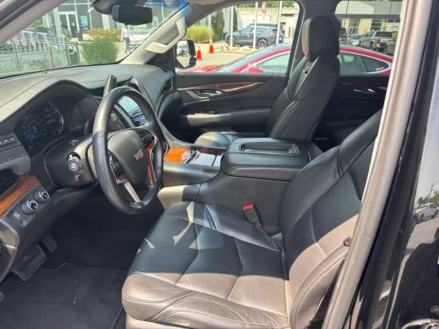 Used 2018 Cadillac Escalade ESV Luxury AWD/4WD image 2